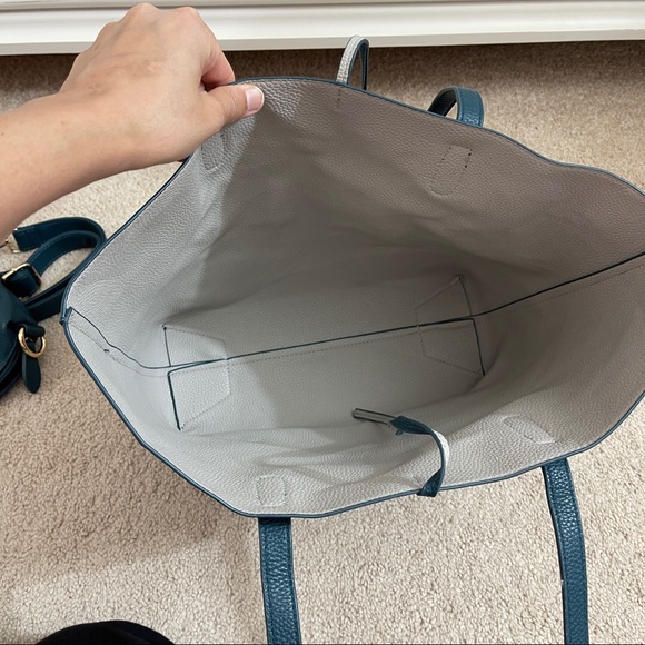 Vegan leather tote with insert n crossbody strap - Picture 3 of 10